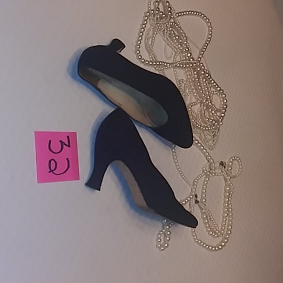 Heels - Picture 4 of 4